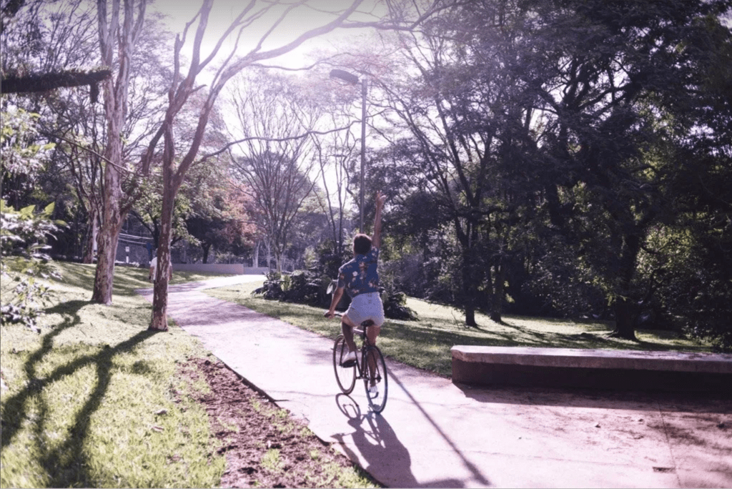 Con la tarjeta de crédito Nu recorres el camino de tu vida con las finanzas controladas y seguras. 