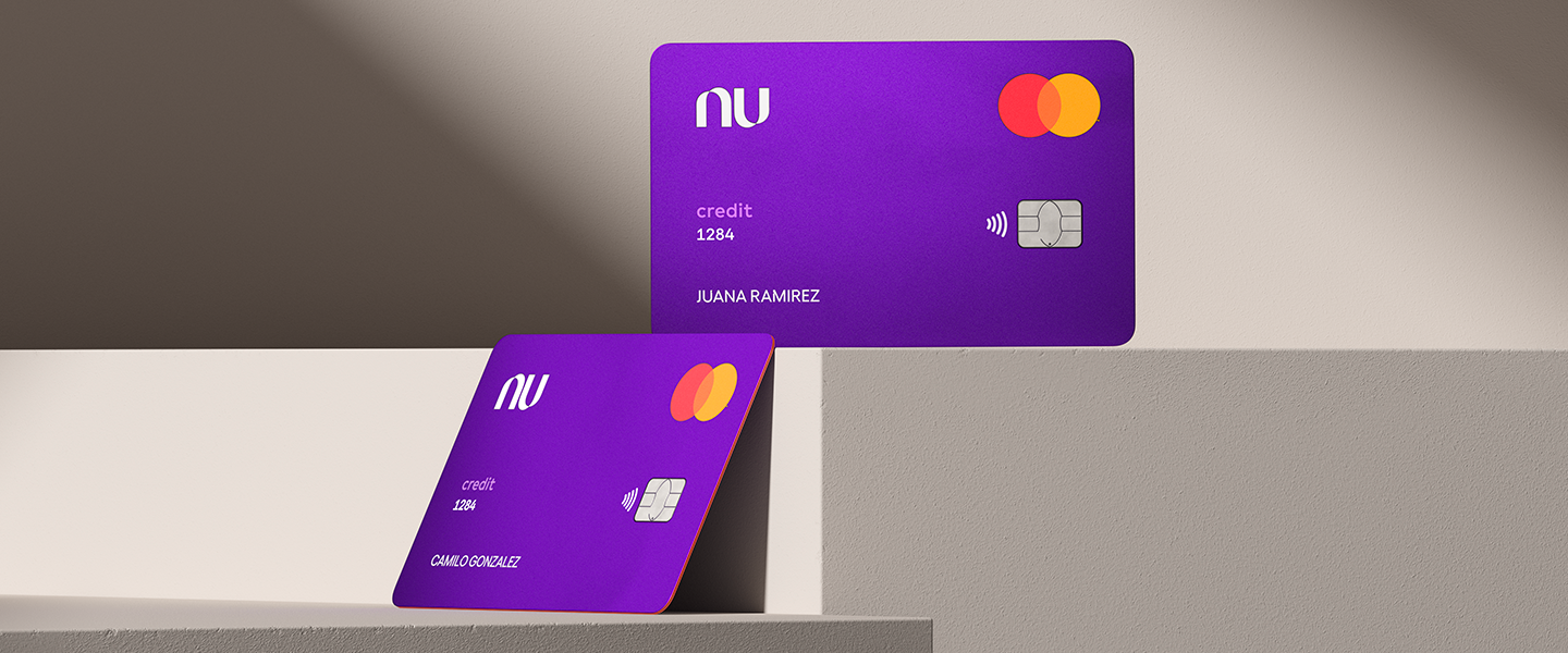 Nubank anuncia inversión por US$500 millones de Berkshire Hathaway Foto de tarjetas de crédito de Nu. Nu anuncia inversión por US$500 millones de Berkshire Hathaway.