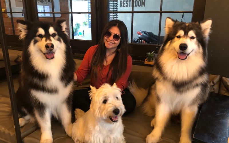 Fotografía de Lina Contreras, psicóloga y Xpeer en Nu. La dulzura en persona en servicio al cliente.