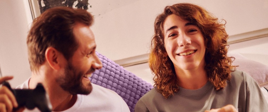 Licencia de paternidad Nu de 120 días para todo tipo de familias Foto de pareja feliz. Licencia de paternidad Nu de 120 días para todo tipo de familias.