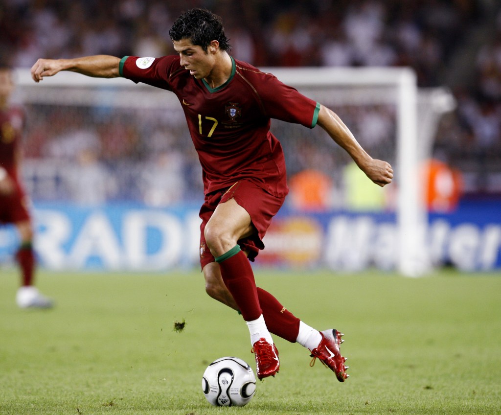 Foto de Cristiano Ronaldo con la selección de Portugal durante la Copa Mundial de Alemania 2006.