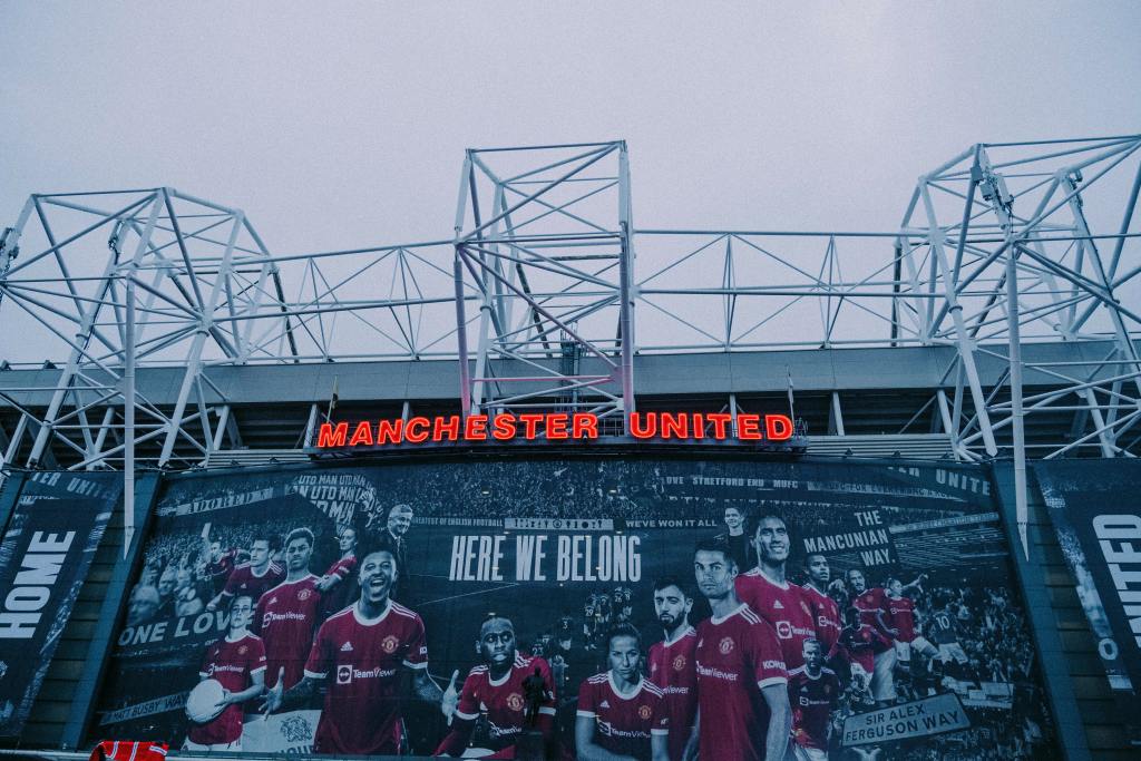 Foto del estadio del Manchester United. La Premier League, cuna de la selección mejor valuada.
