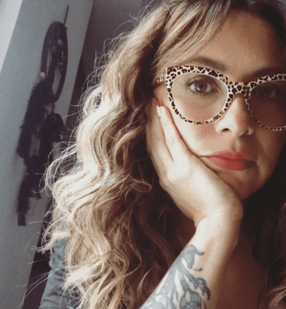 Fotografía de la astróloga Mina Morales. Astrología y finanzas personales: qué dice tu signo.