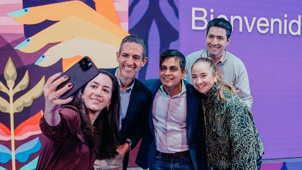 HeaderMday-Blog Fotos del M team de Nubank en evento de Nu con los medios