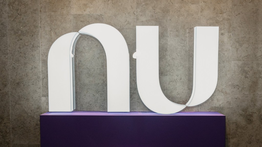 Nu Colombia recibe préstamo de $150 millones de dólares de DFC para aumentar el acceso a servicios financieros digitales en el país Imagen del logo de Nu. Nu Colombia recibe préstamo de $150 millones de dólares de DFC.