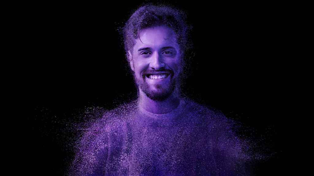 Douglas Cadore, analista de comunicación de 24 años es uno de los 100 millones de clientes de Nu
