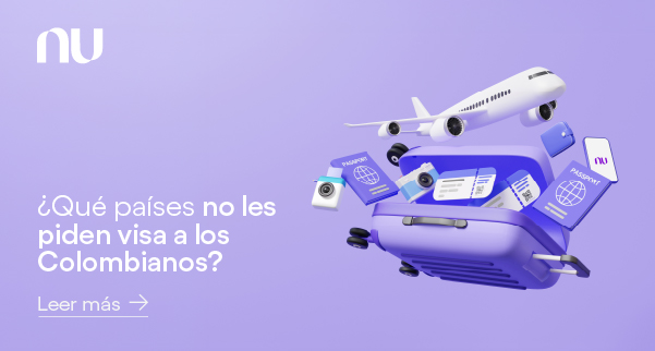 Imagen de avión y maletas de viaje con pasaporte. ¿Qué países no piden visa para colombianos?