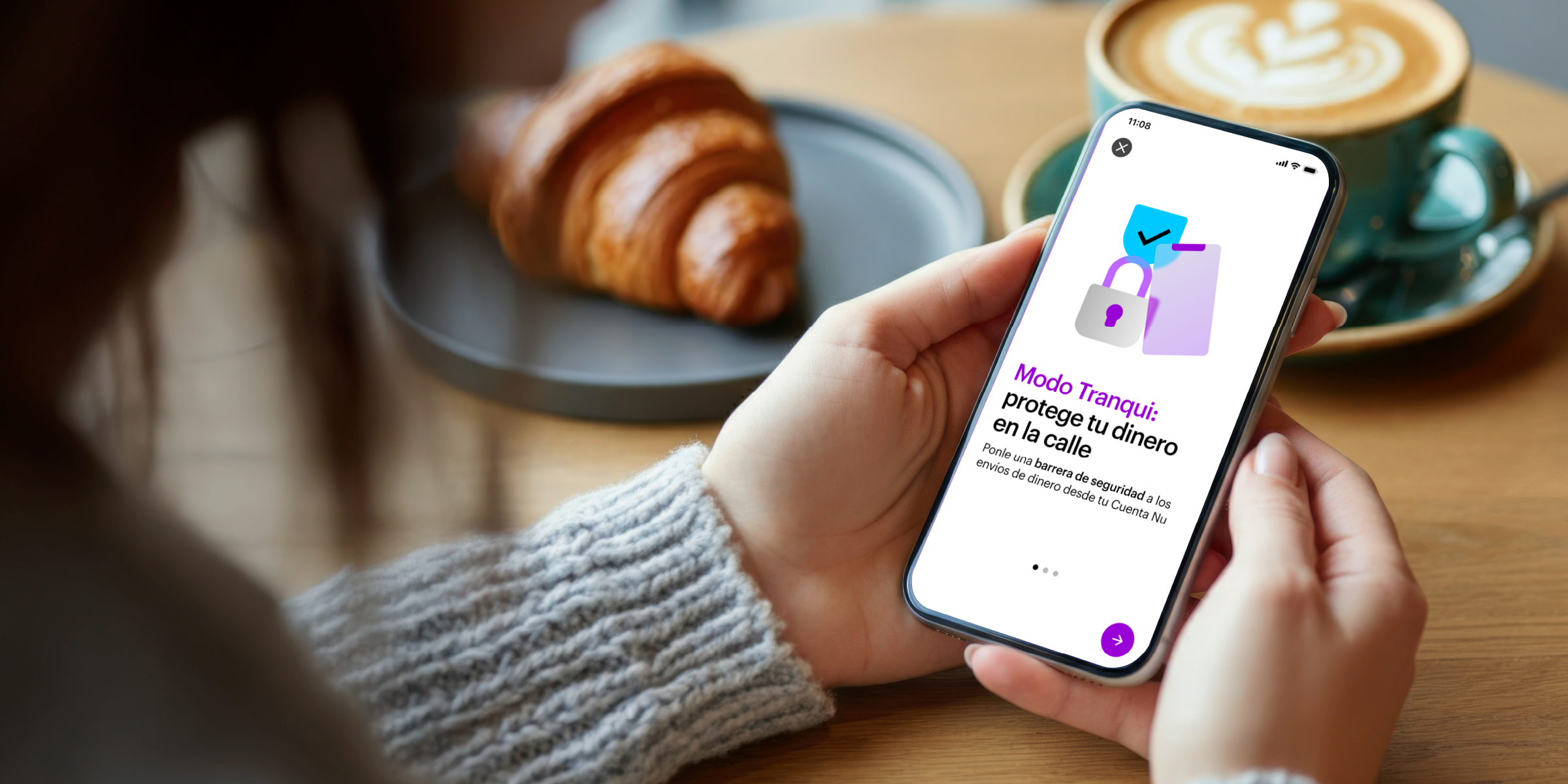 Imagen de persona en la app de Nu activando el Modo Tranqui para proteger su dinero.
