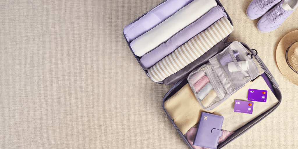 Destinos más baratos para viajar en 2026 Fotografía del equipaje listo para viajar. Destinos más baratos para viajar en 2026