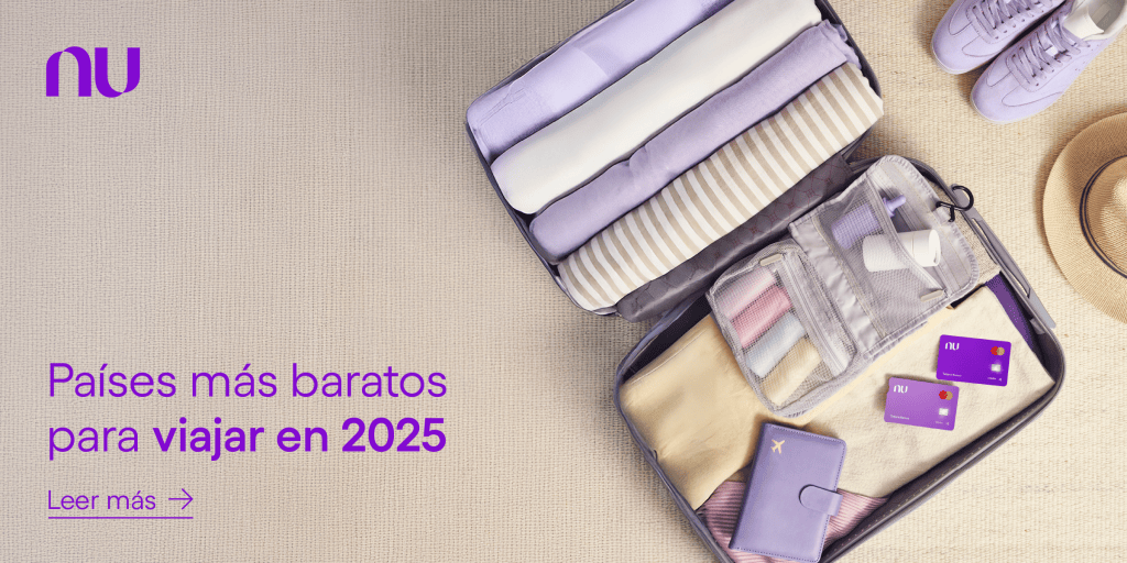 Fotografía del equipaje listo para viajar. Destinos más baratos para viajar en 2025.