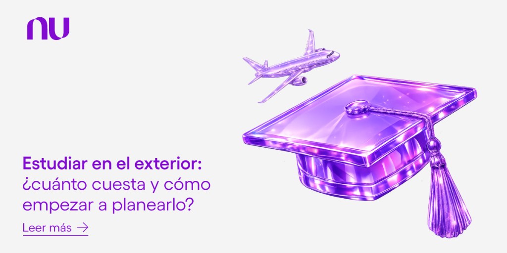 Imagen de avión y birrete. Estudiar en el exterior: ¿cuánto cuesta y cómo empezar a planearlo?