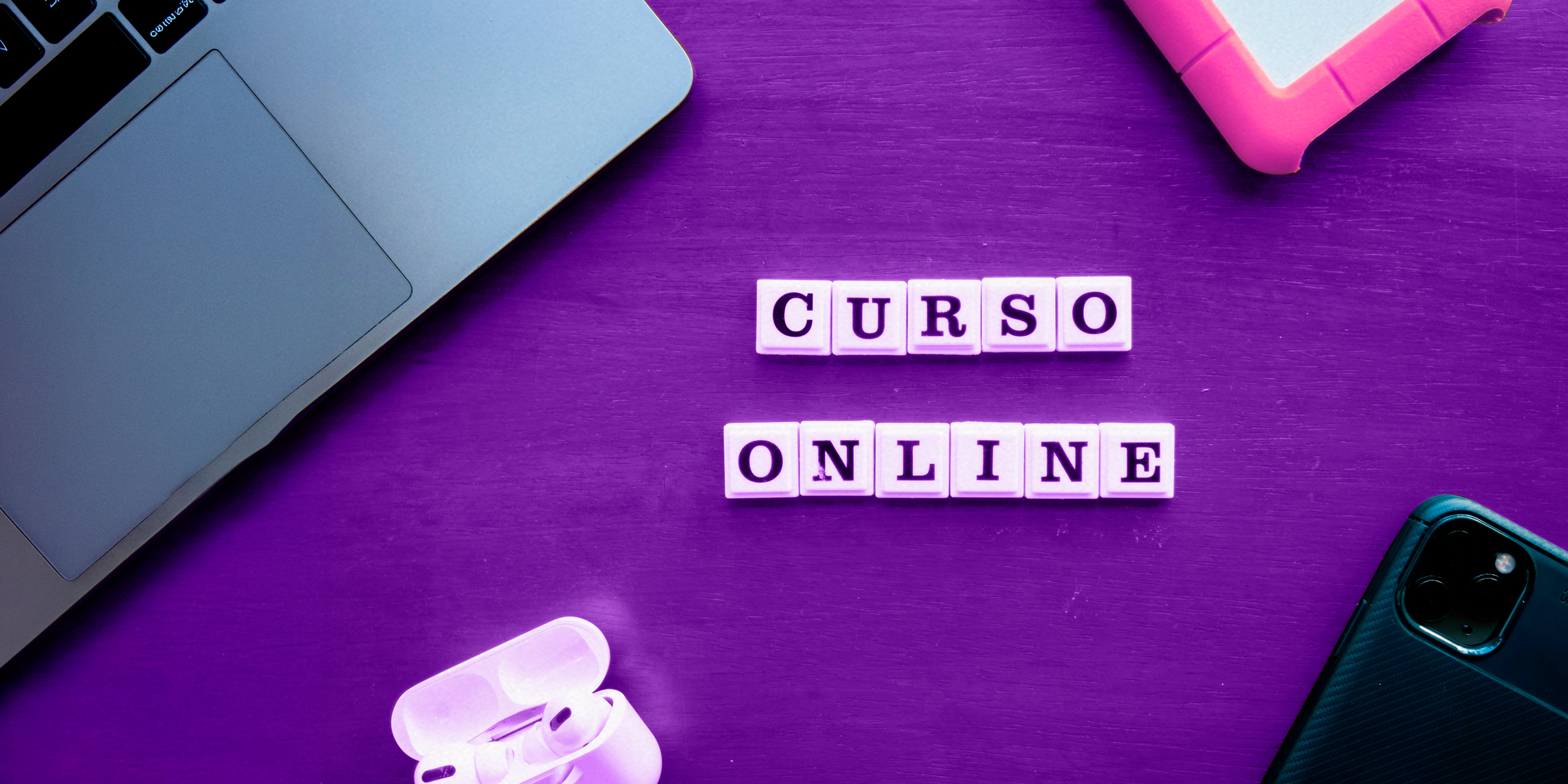 Cursos en línea: ¿cómo saber si vale la pena pagar por uno? Imagen de escritorio para tomar clases. Cursos en línea: ¿cómo saber si vale la pena pagar por uno?