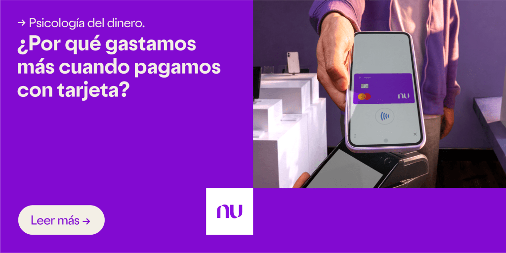Imagen de pago con tarjeta. Psicología del dinero ¿Por qué gastamos más cuando pagamos con tarjeta?