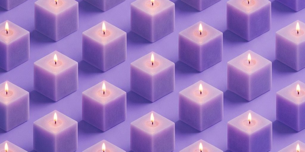 Cajitas Nu: de la manifestación a la realidad Imagen de velas moradas. Cajitas Nu: de la manifestación a la realidad